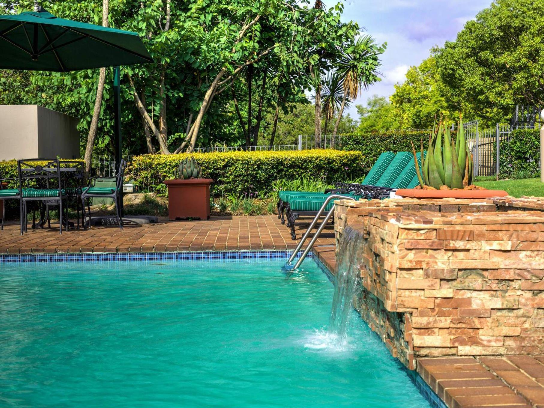 Town Waterfall, Hotel Midrand