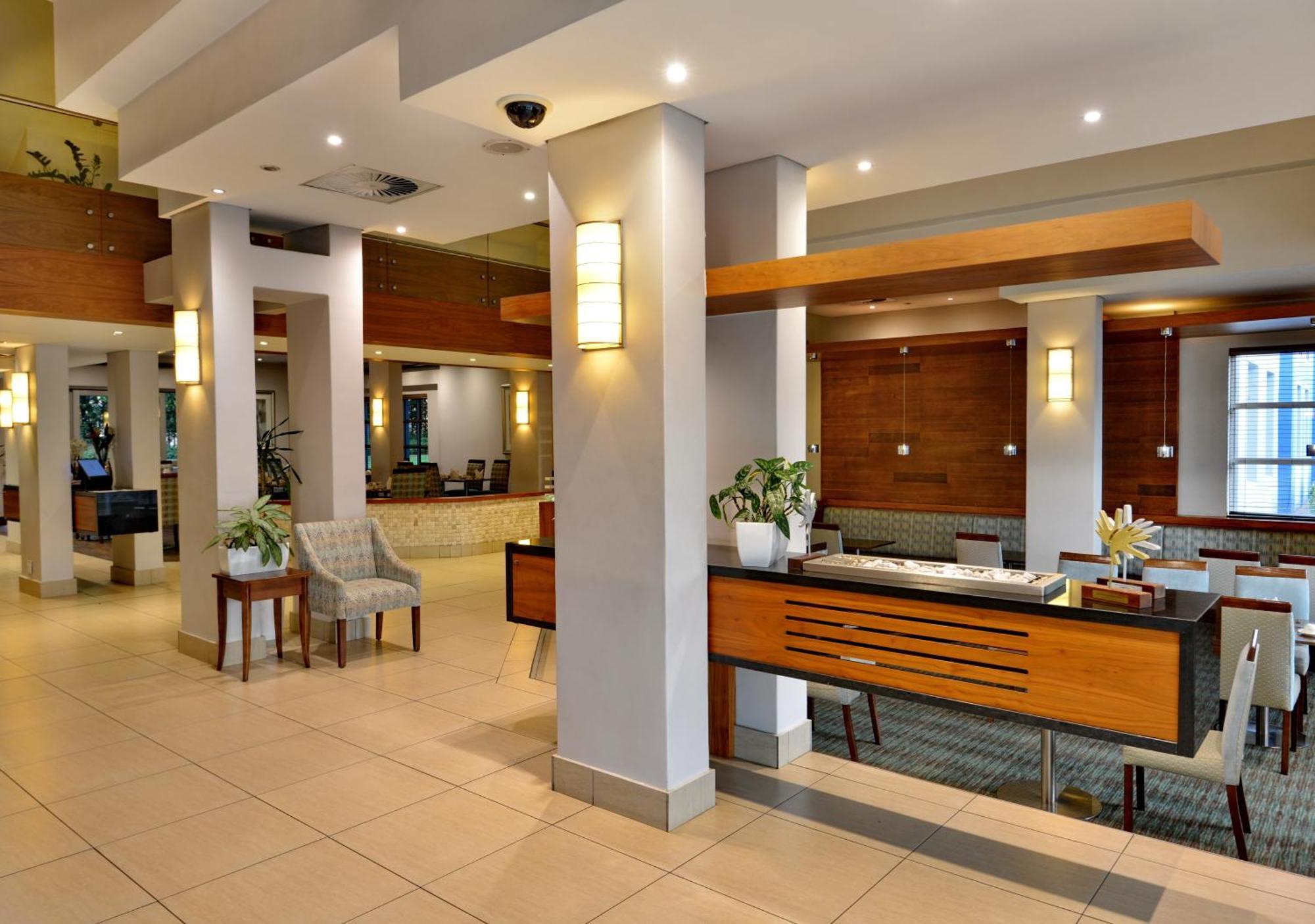 Hotel Town Waterfall, Midrand