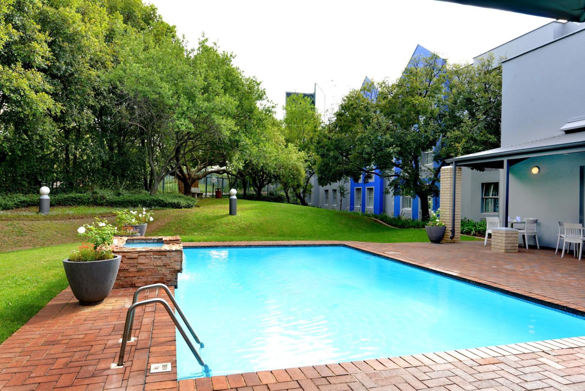 Hotel Town Waterfall, Midrand